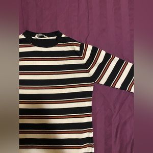 Quarter sleeve body fitted stretchable top